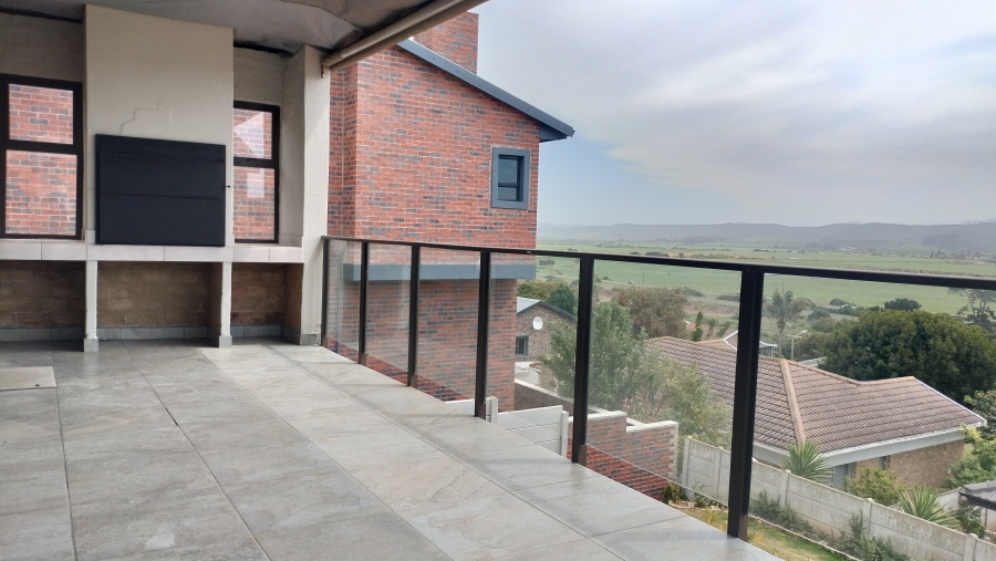 3 Bedroom Property for Sale in Fraaiuitsig Western Cape
